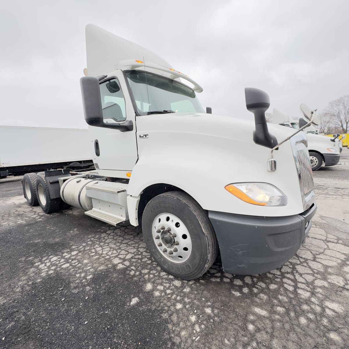 2018 Navistar International LT625 DAYCAB T/A 683386