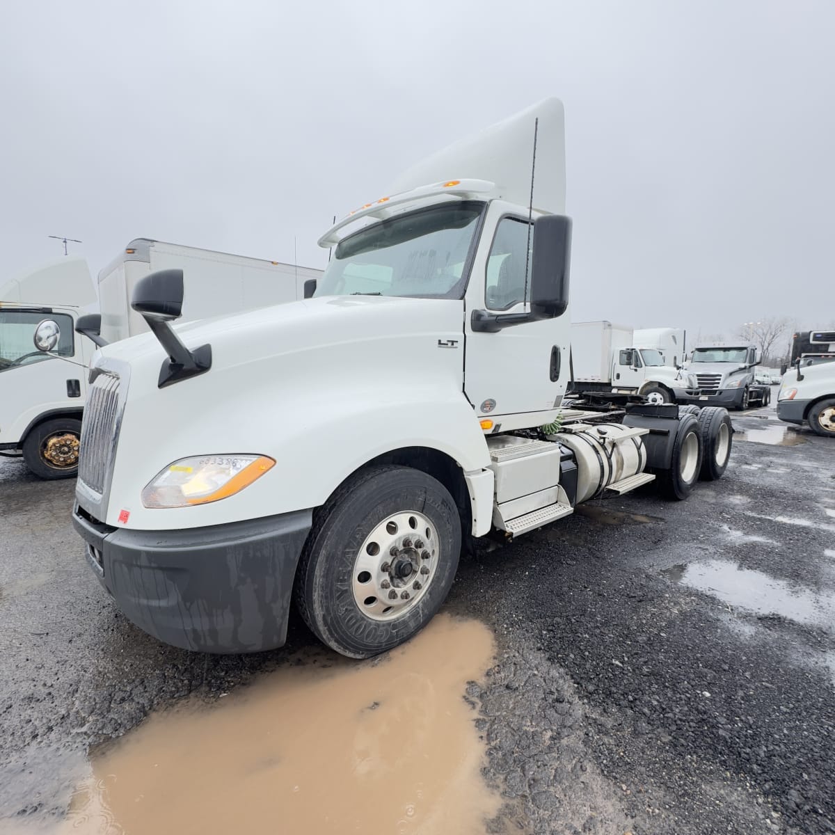 2018 Navistar International LT625 DAYCAB T/A 683388