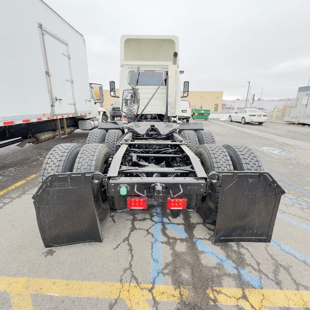 2018 Navistar International LT625 DAYCAB T/A 683389