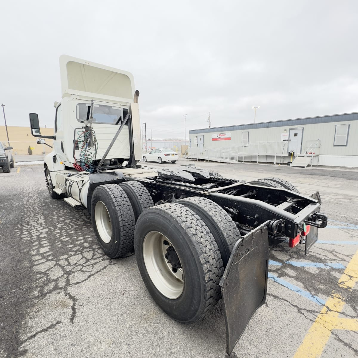 2018 Navistar International LT625 DAYCAB T/A 683389