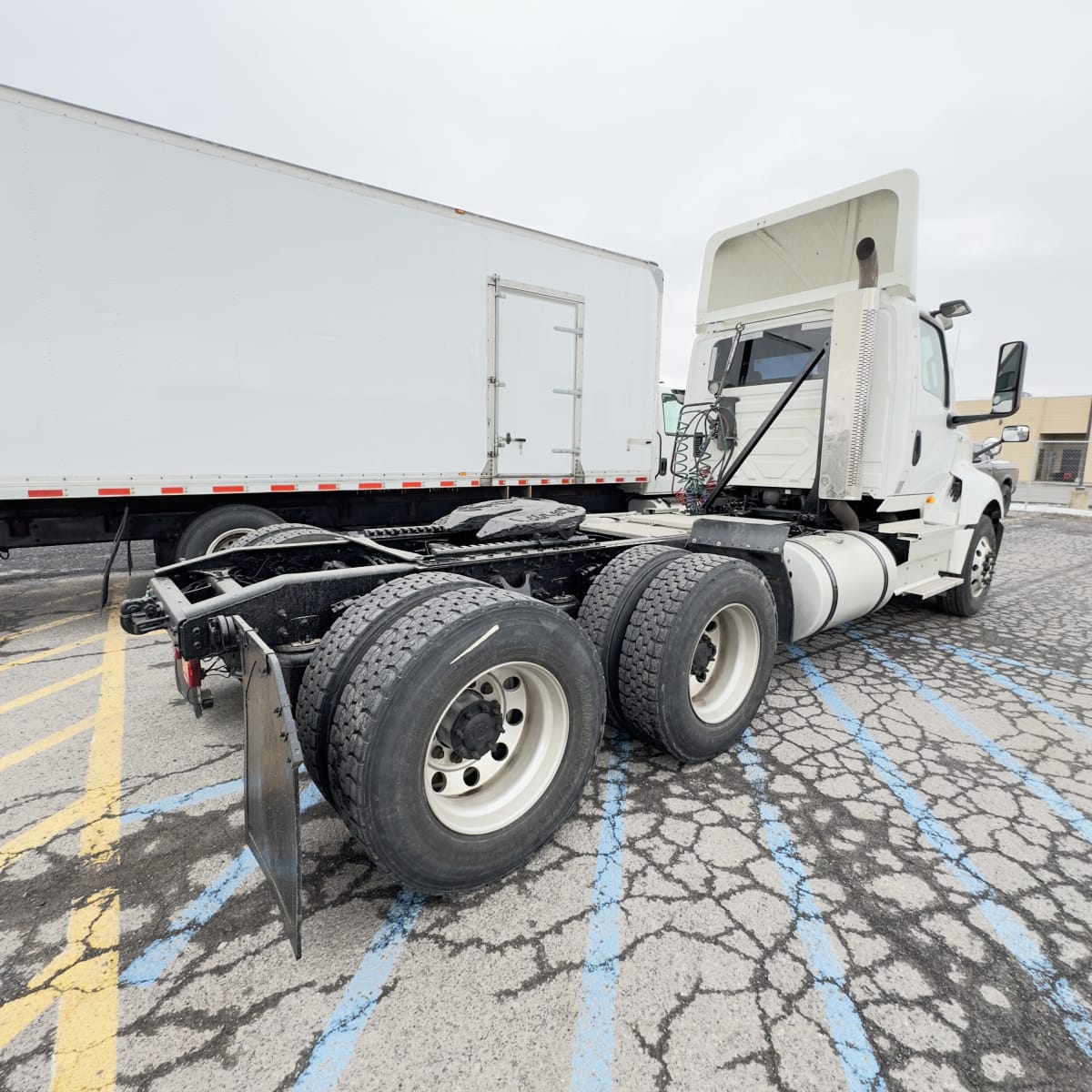 2018 Navistar International LT625 DAYCAB T/A 683389