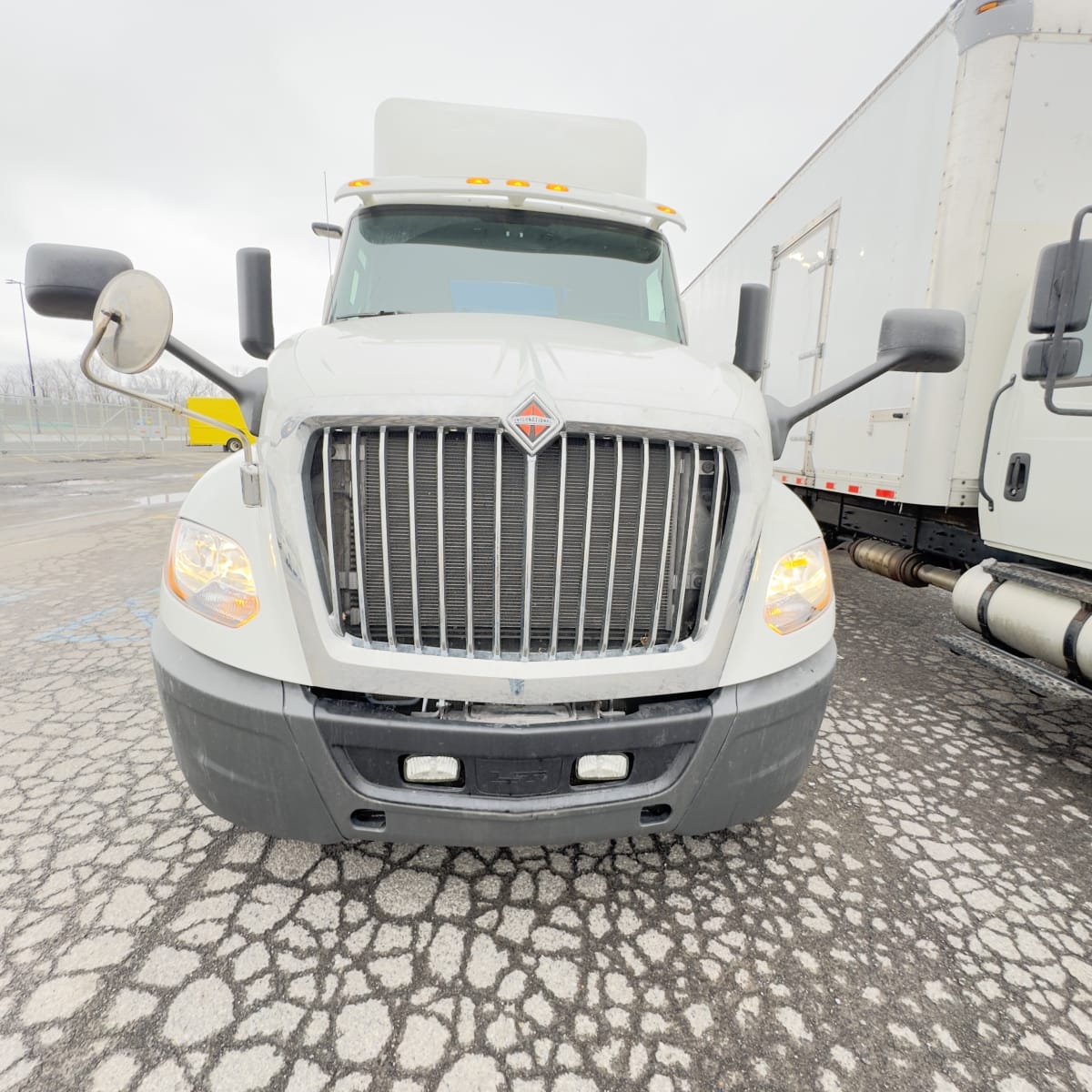 2018 Navistar International LT625 DAYCAB T/A 683389