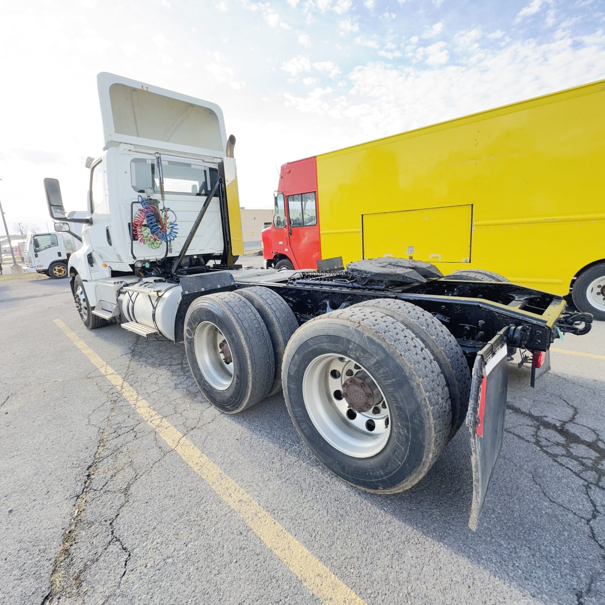 2018 Navistar International LT625 DAYCAB T/A 683390