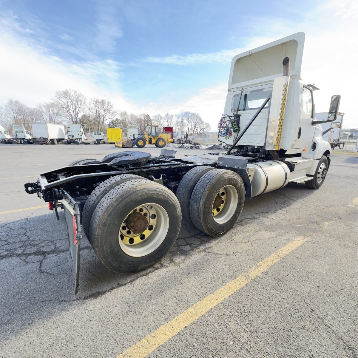 2018 Navistar International LT625 DAYCAB T/A 683390