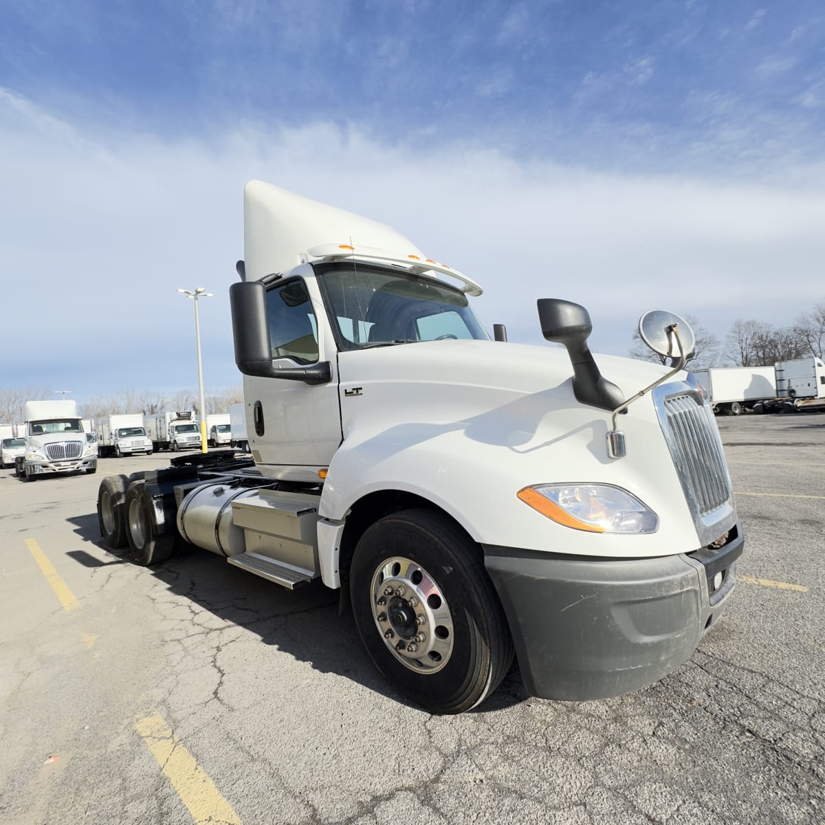 2018 Navistar International LT625 DAYCAB T/A 683390