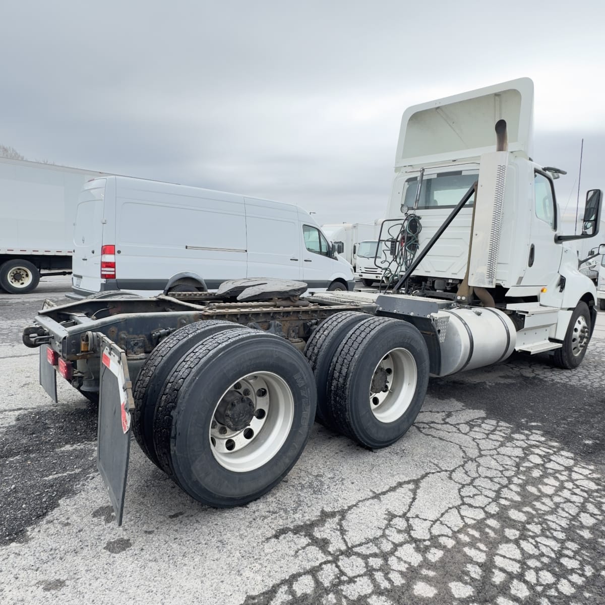 2018 Navistar International LT625 DAYCAB T/A 683391