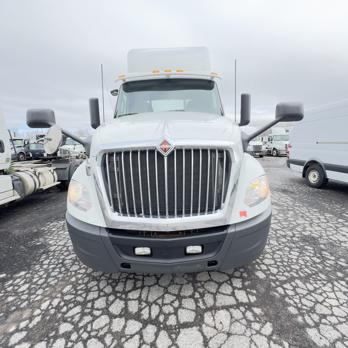 2018 Navistar International LT625 DAYCAB T/A 683391