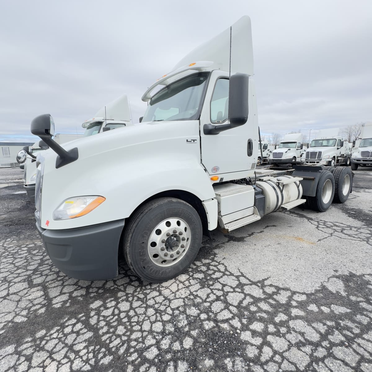 2018 Navistar International LT625 DAYCAB T/A 683391