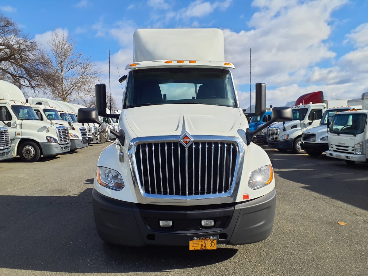 2018 Navistar International LT625 DAYCAB T/A 683393