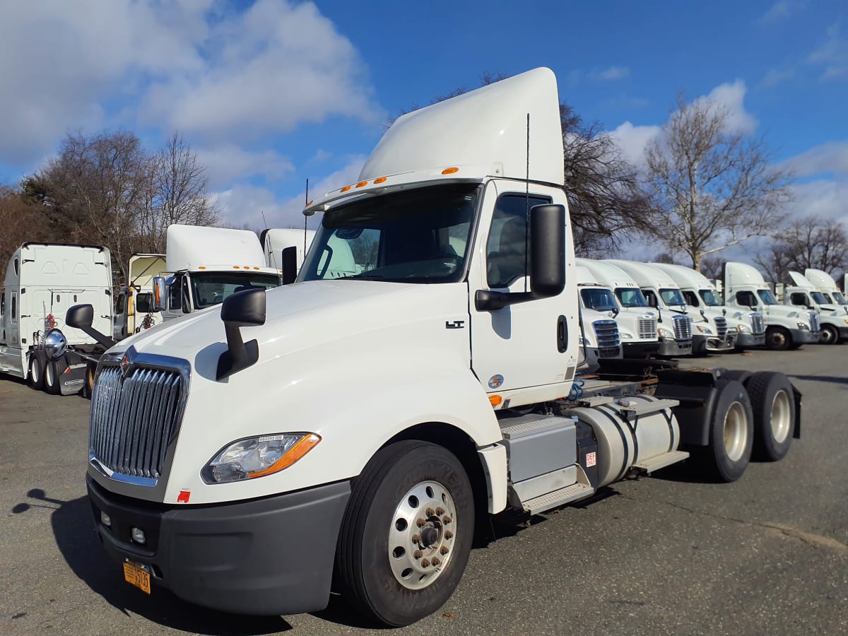 2018 Navistar International LT625 DAYCAB T/A 683393