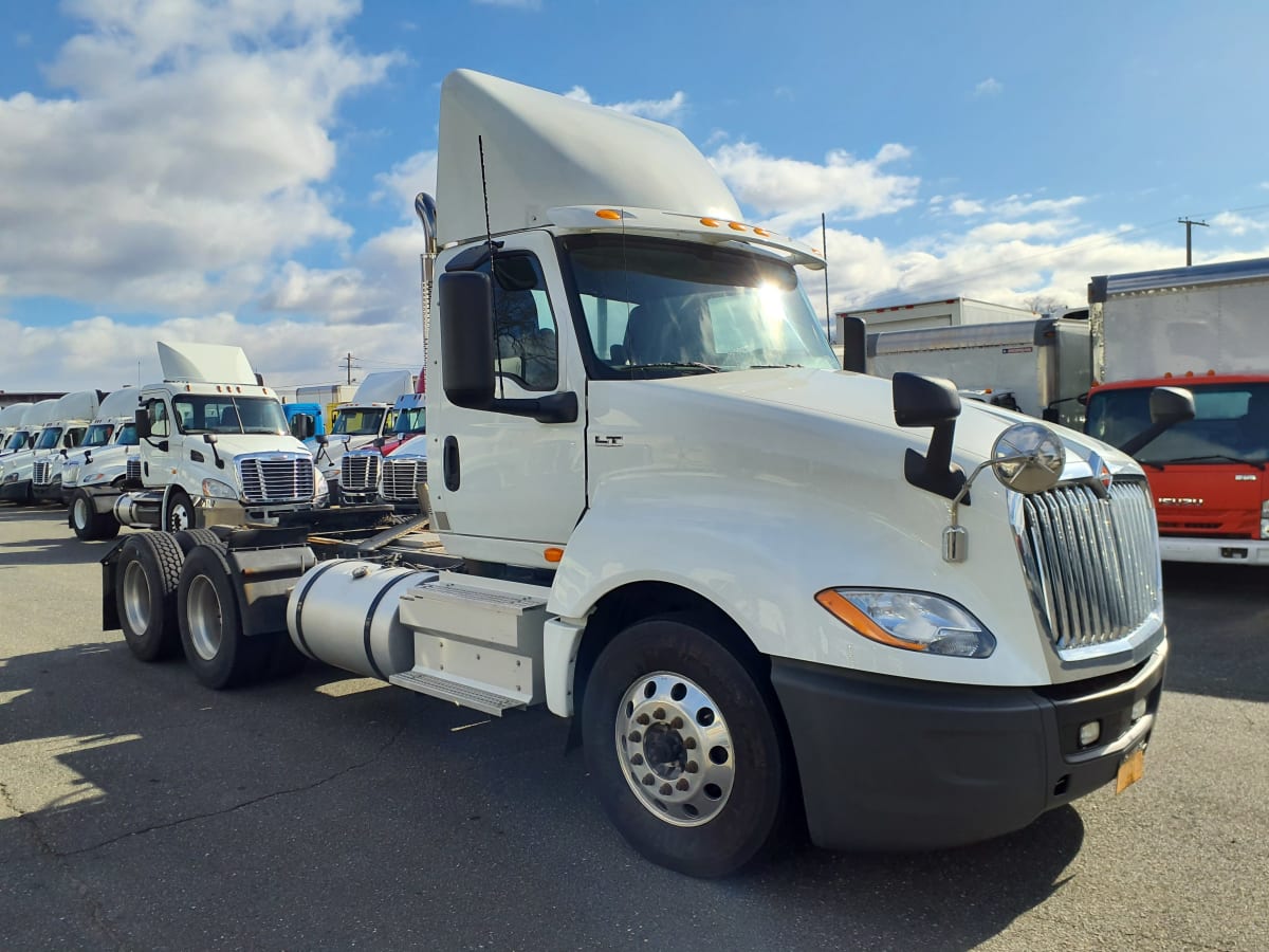 2018 Navistar International LT625 DAYCAB T/A 683393