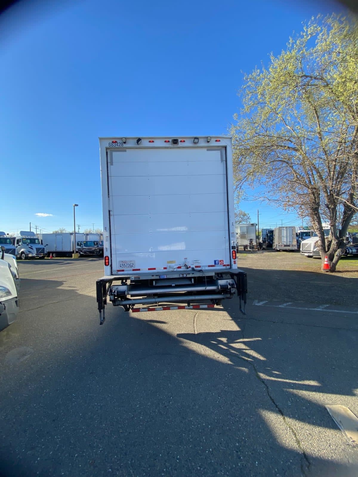 2018 Freightliner/Mercedes M2 106 683428