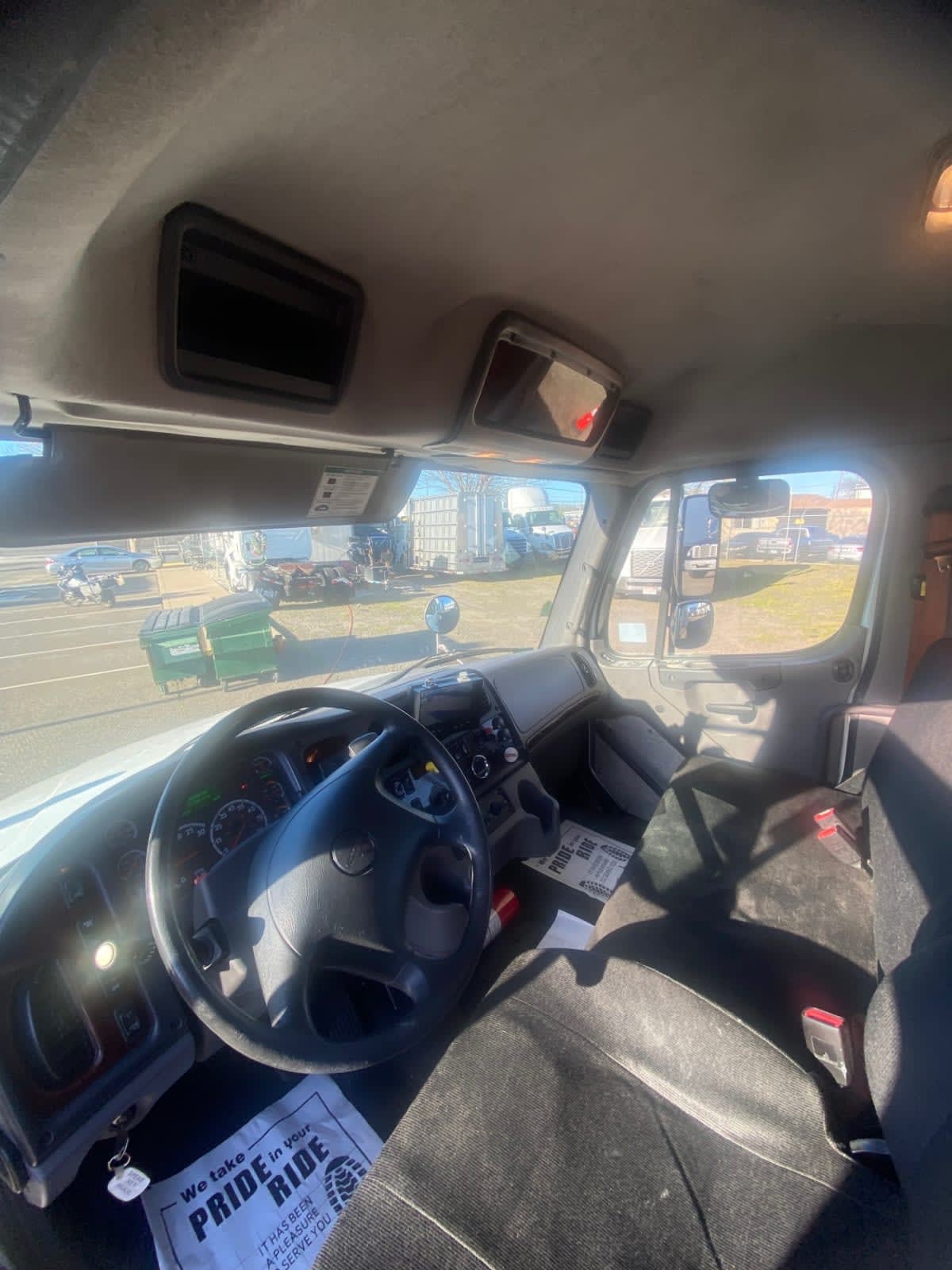 2018 Freightliner/Mercedes M2 106 683428