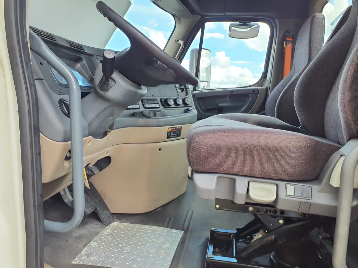 2018 Freightliner CASCADIA 125 683433