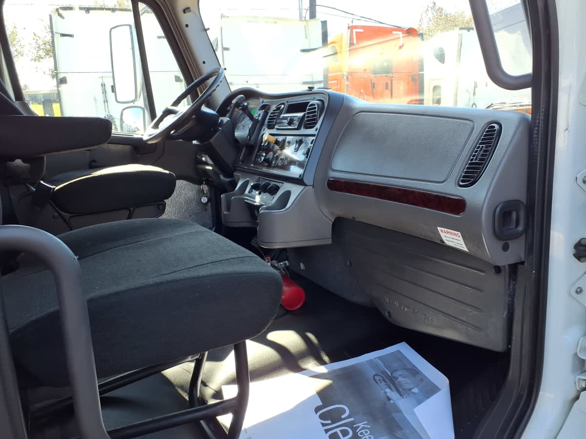 2018 Freightliner/Mercedes M2 106 683446