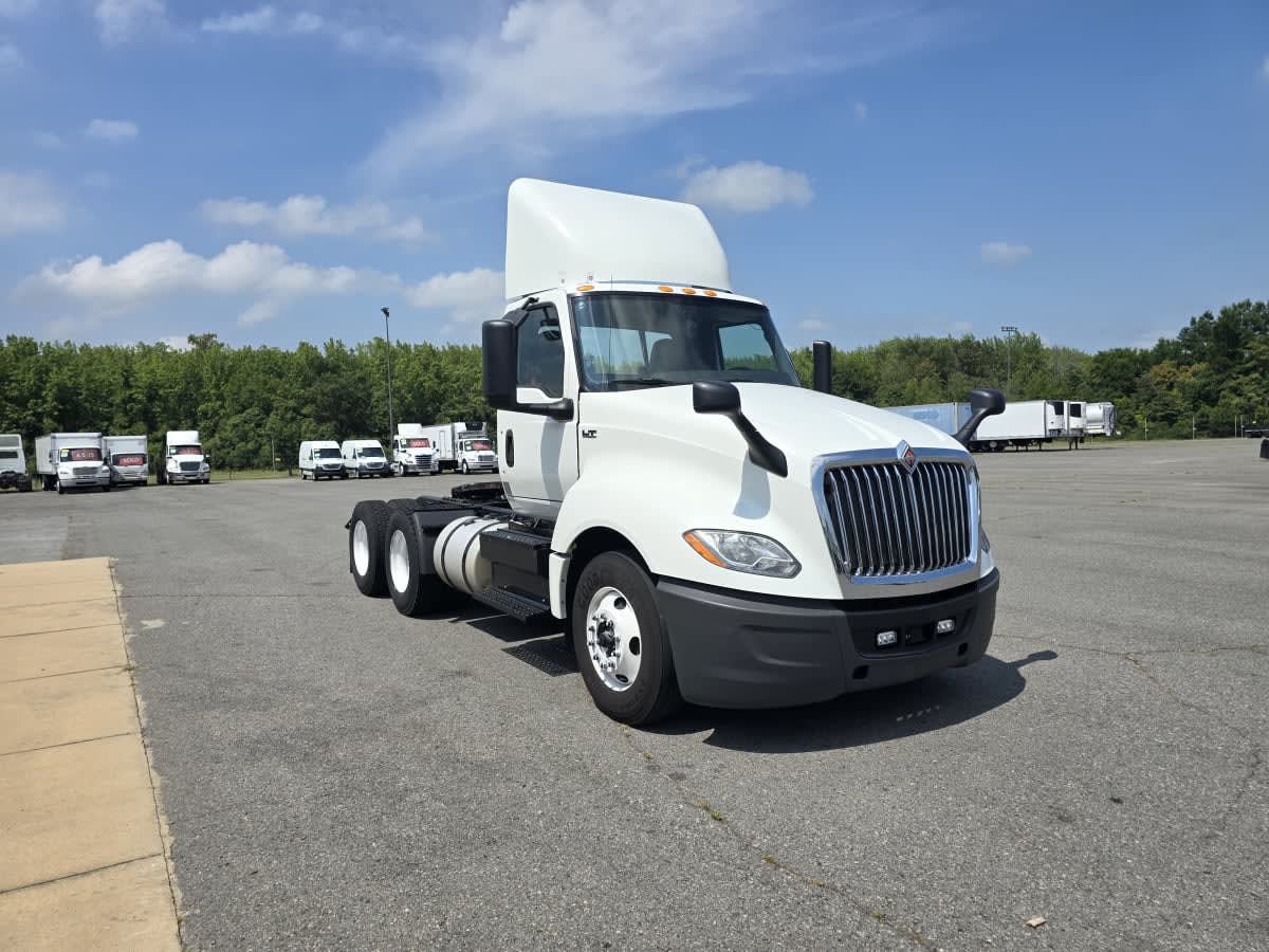 2018 Navistar International LT625 DAYCAB T/A 683597