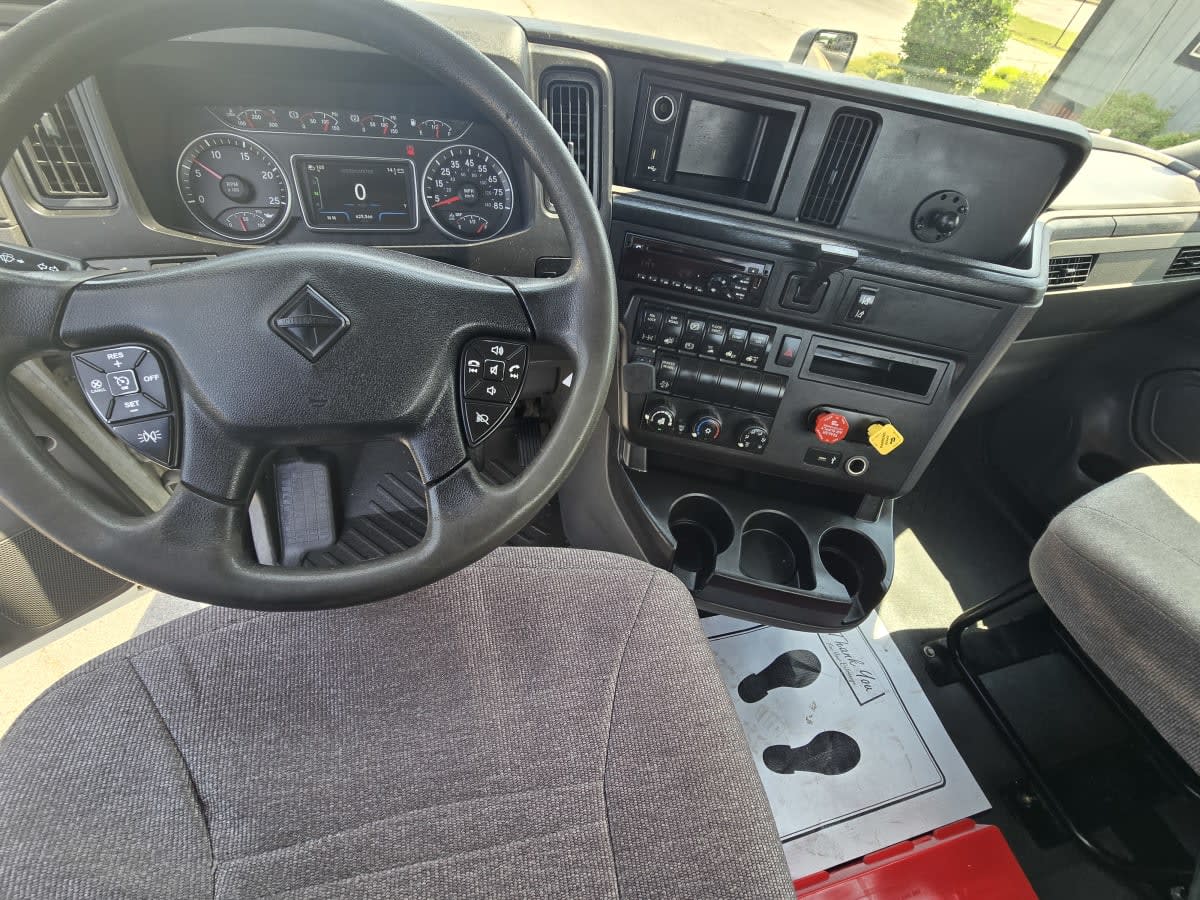 2018 Navistar International LT625 DAYCAB T/A 683597