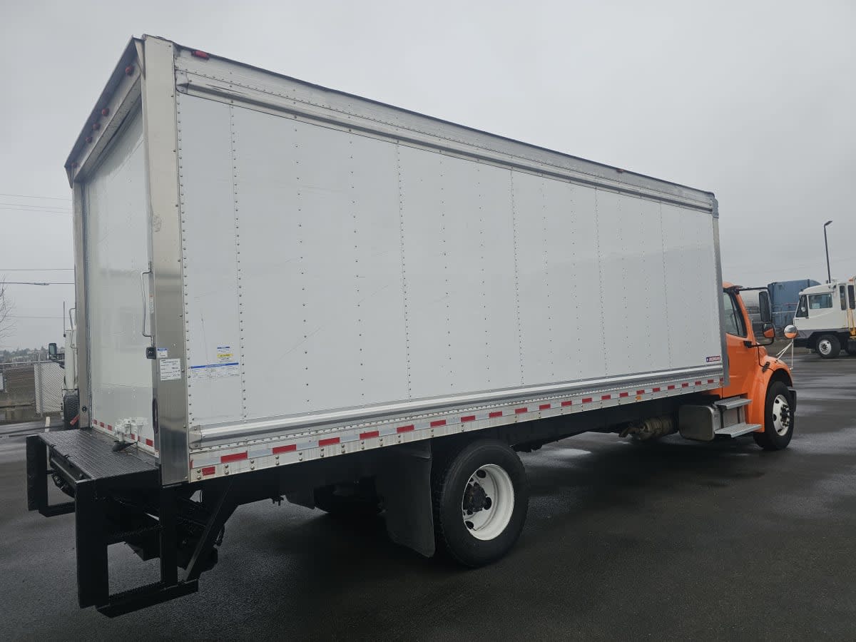 2018 Freightliner M2 106 683696