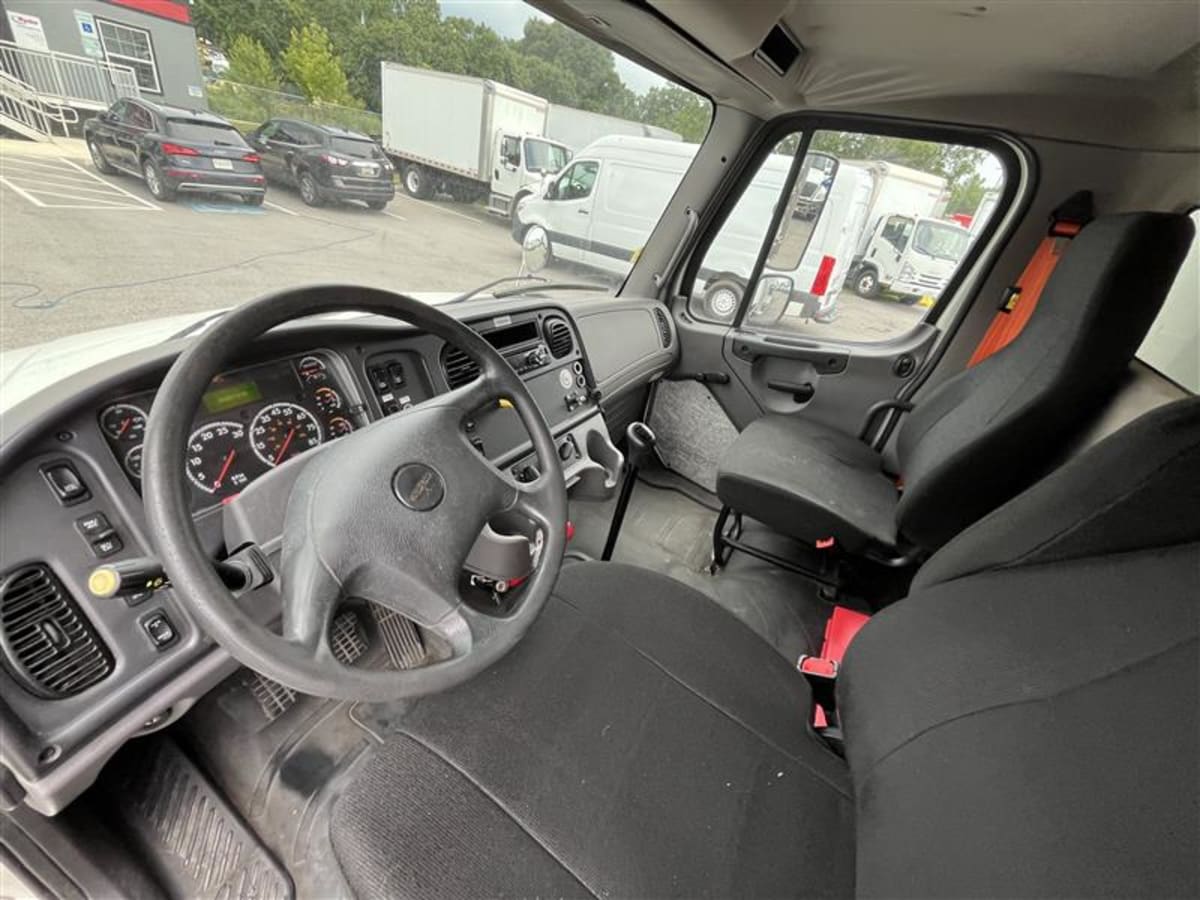 2018 Freightliner M2 106 683698
