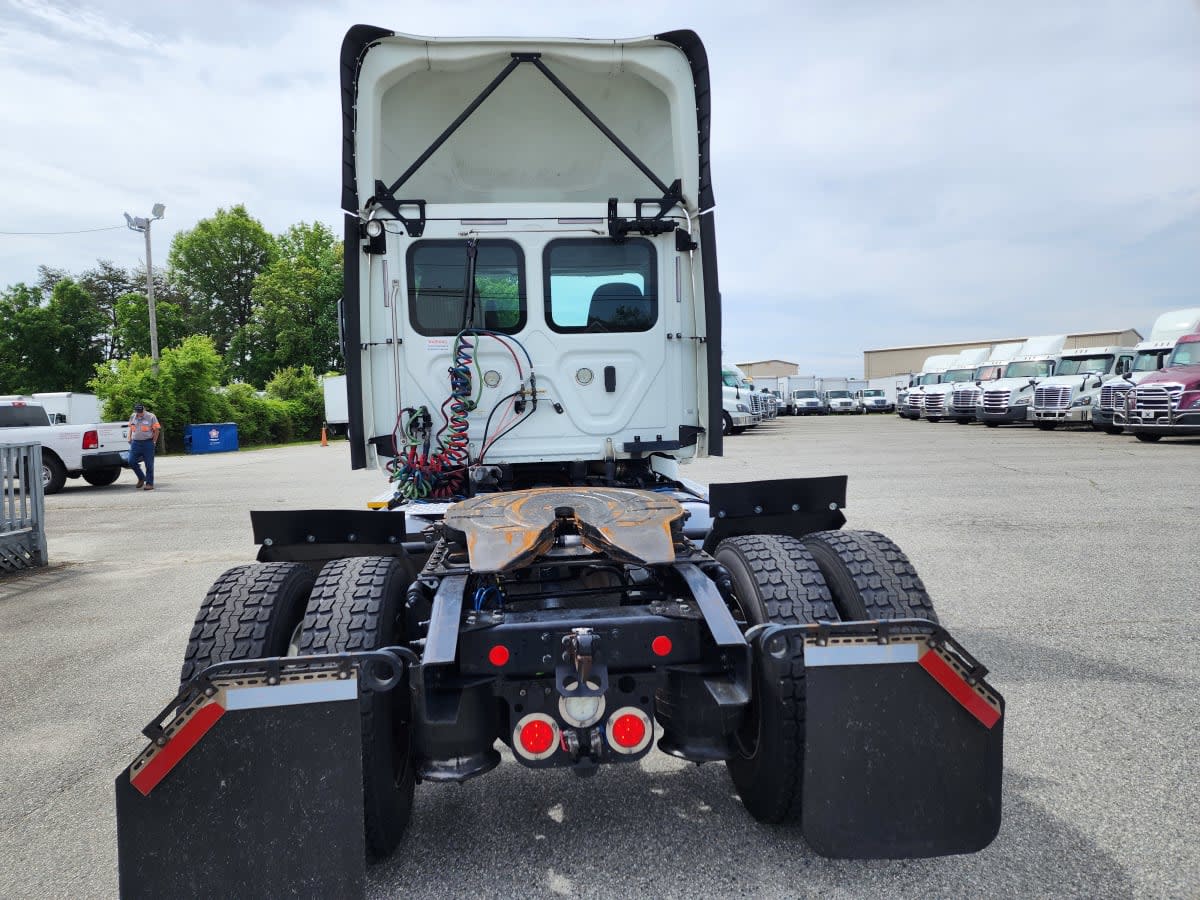 2018 Freightliner - image 5