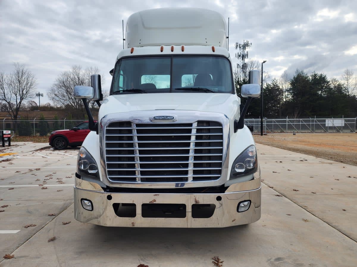 2018 Freightliner - image 2