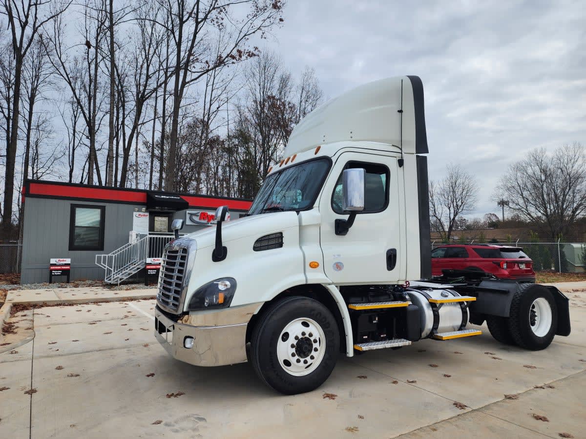 2018 Freightliner - image 1