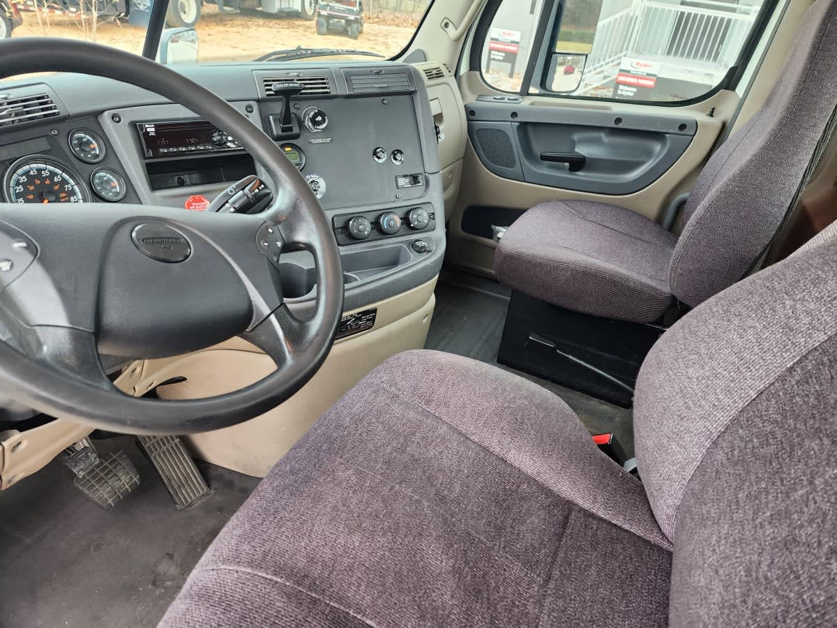 2018 Freightliner - image 7