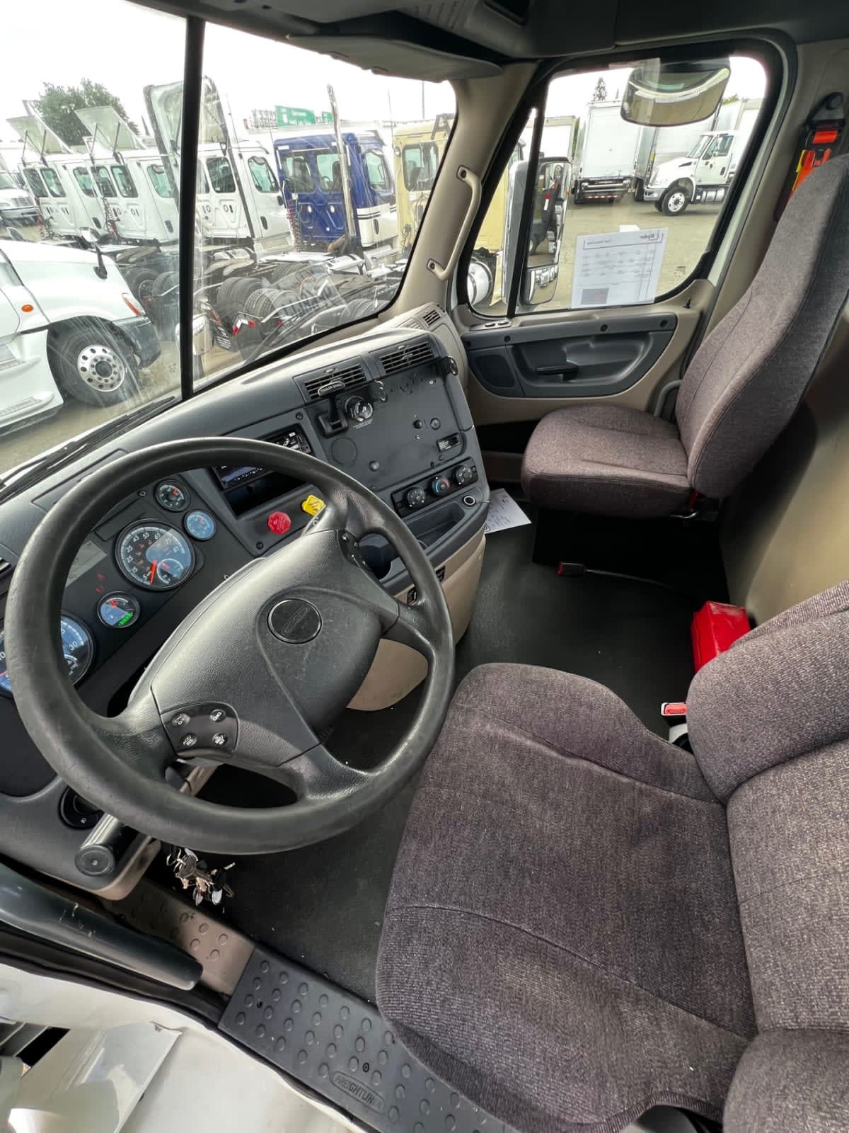 2018 Freightliner - image 7