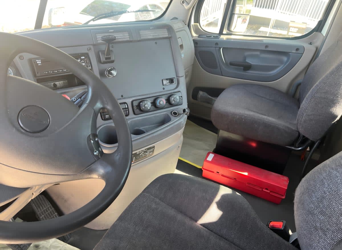 2018 Freightliner Cascadia in Greensboro, NC — photo 8