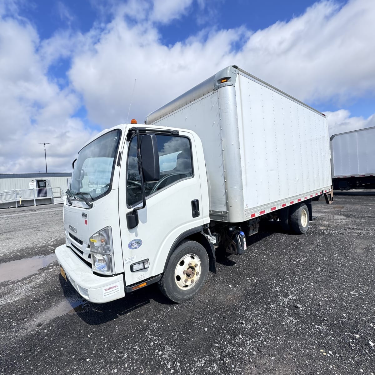 2017 Isuzu NPR HD 683828