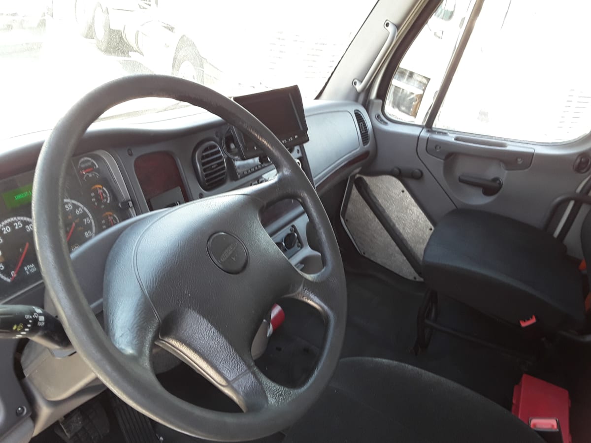 2018 Freightliner/Mercedes M2 106 683856