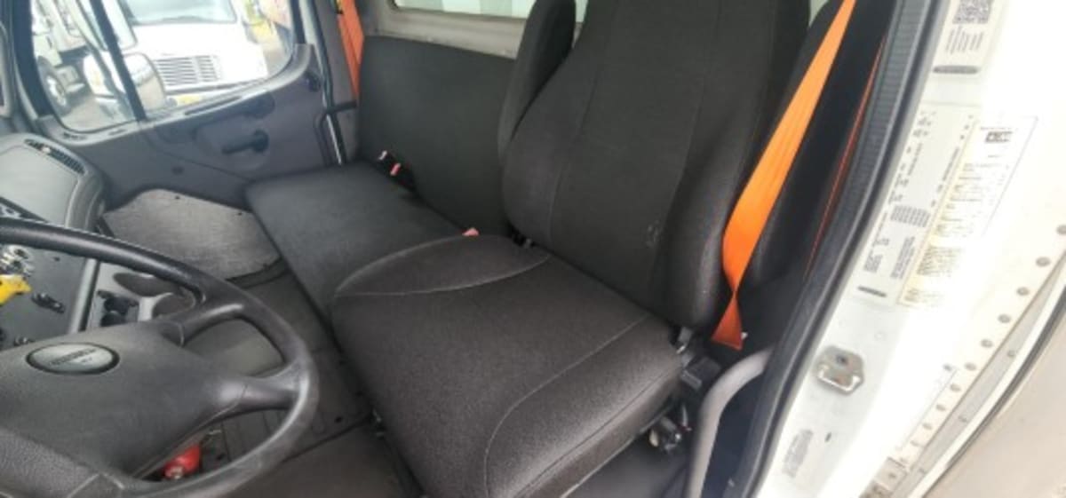 2018 Freightliner/Mercedes M2 106 683896