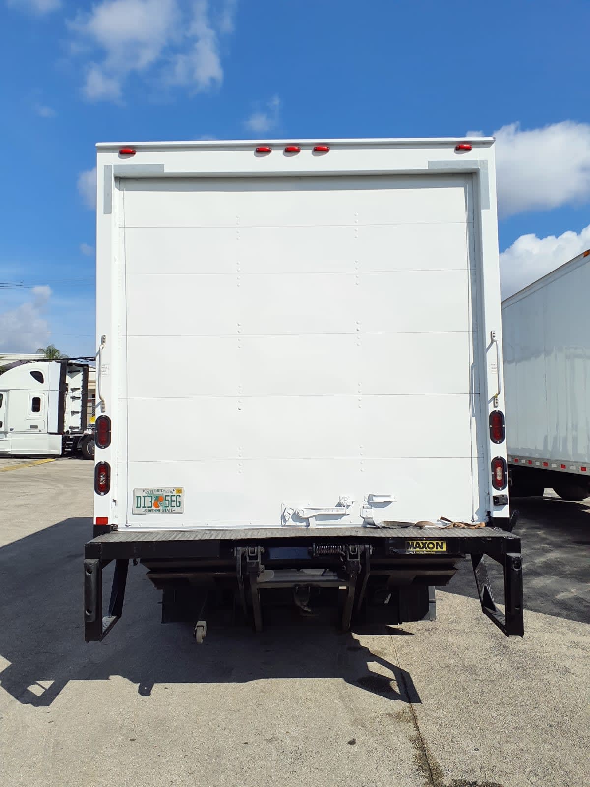 2017 Isuzu NPR HD 683940