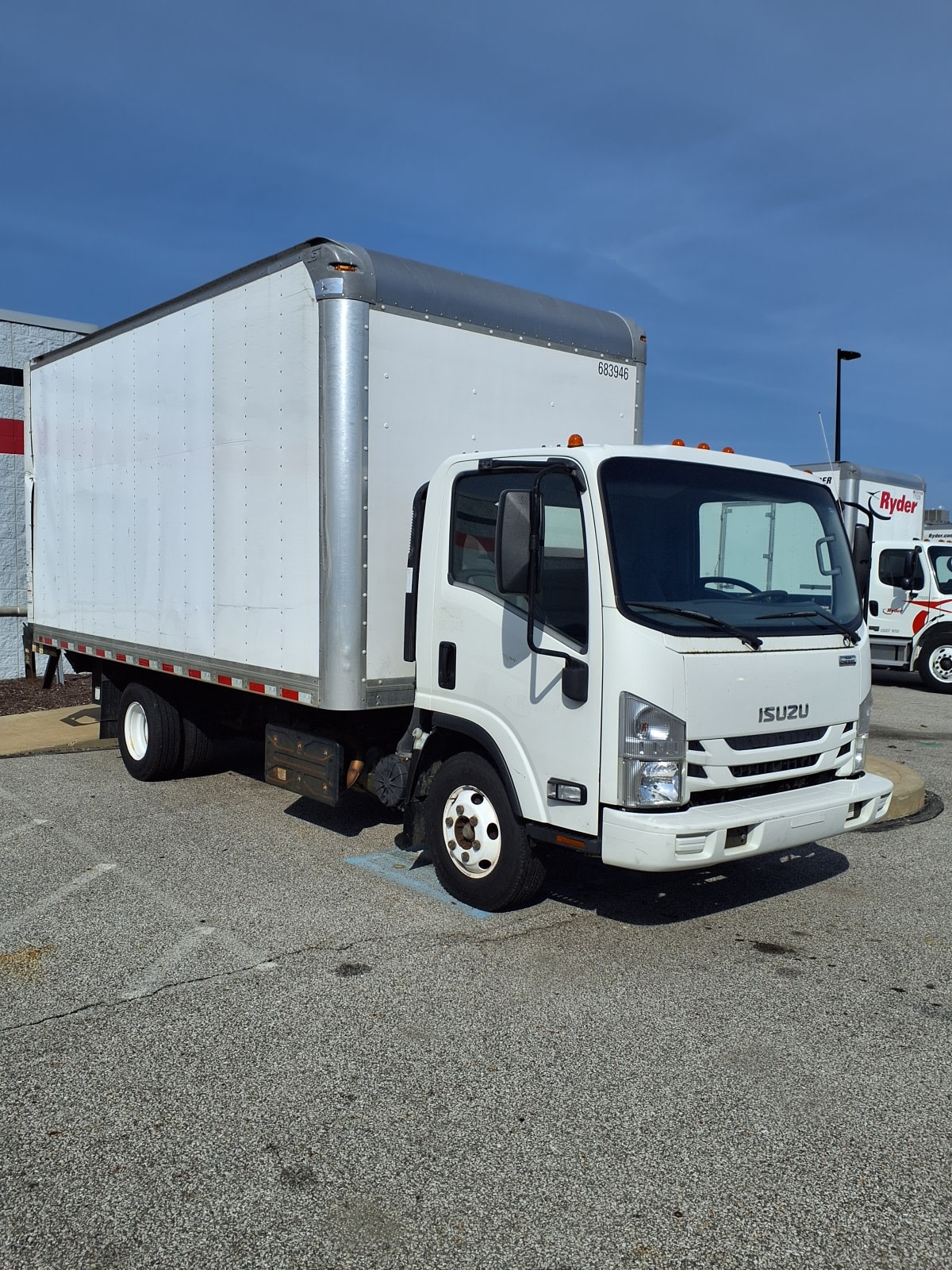 2017 Isuzu NPR HD 683946