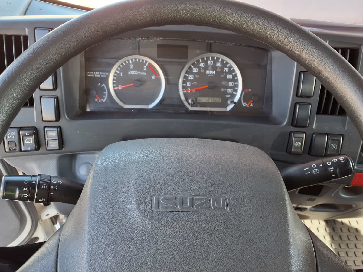 2017 Isuzu NPR HD 683954