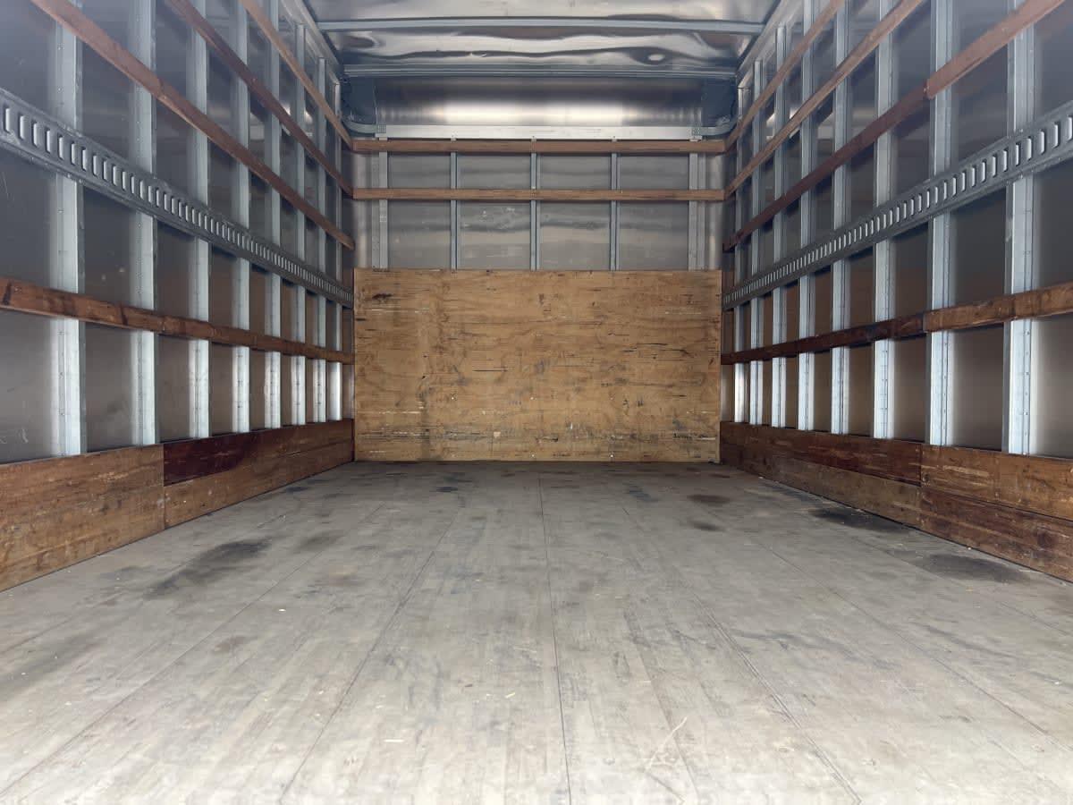 2017 Isuzu NPR HD 683957