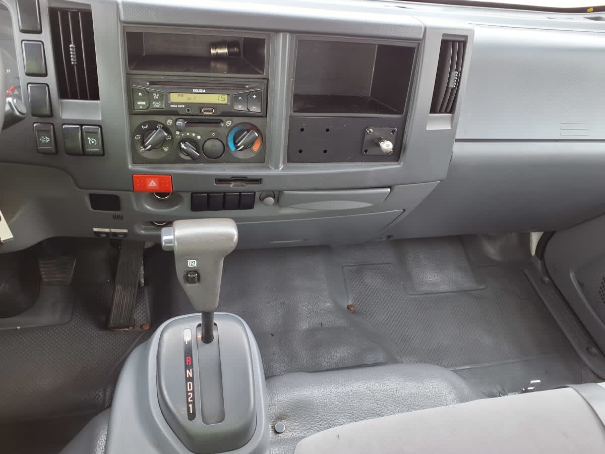 2017 Isuzu NPR 683974