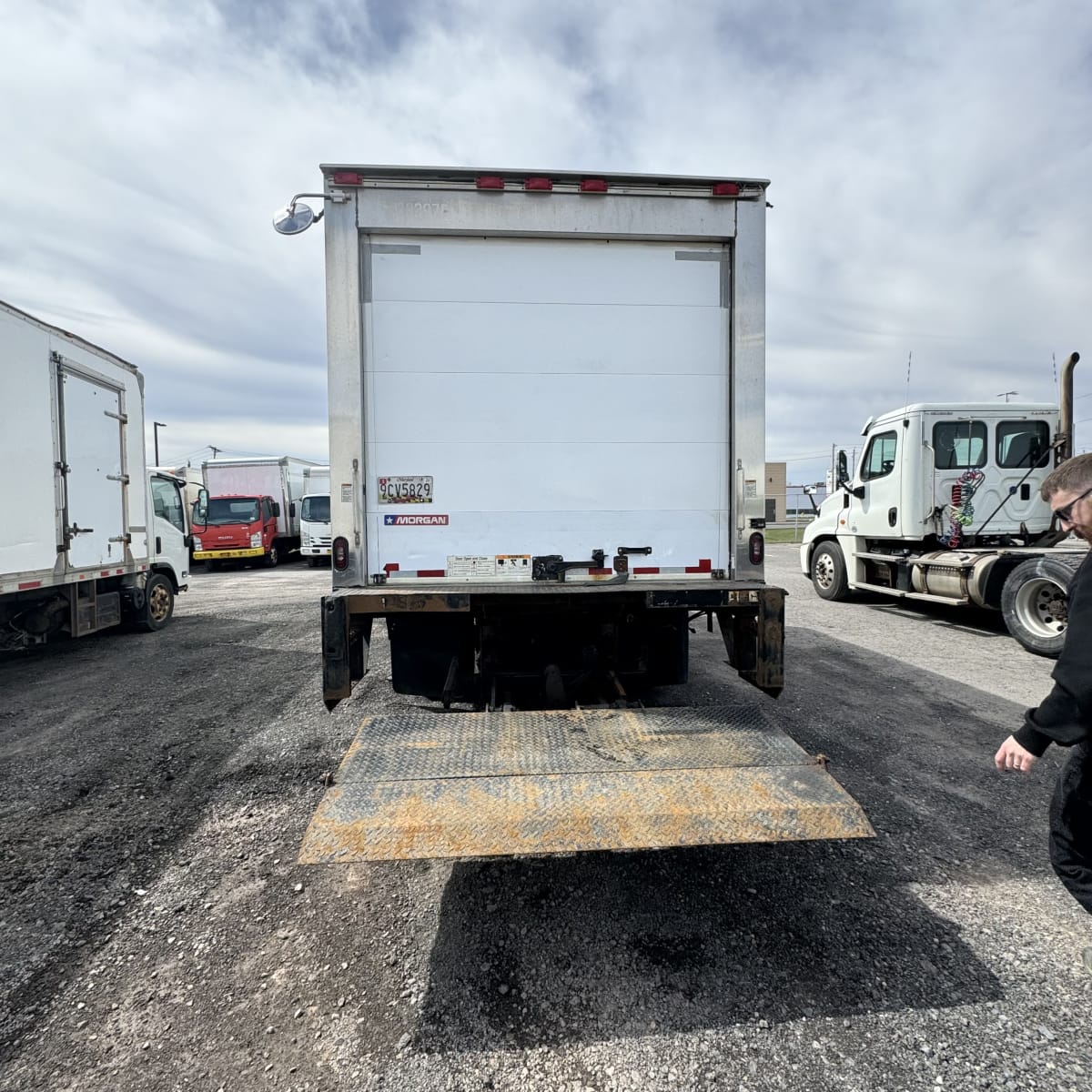 2017 Isuzu NPR 683975