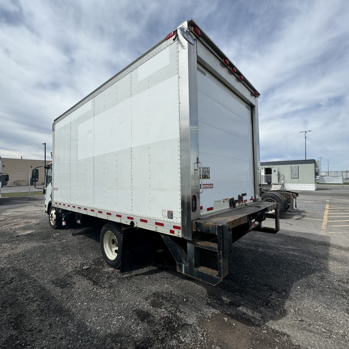 2017 Isuzu NPR 683975