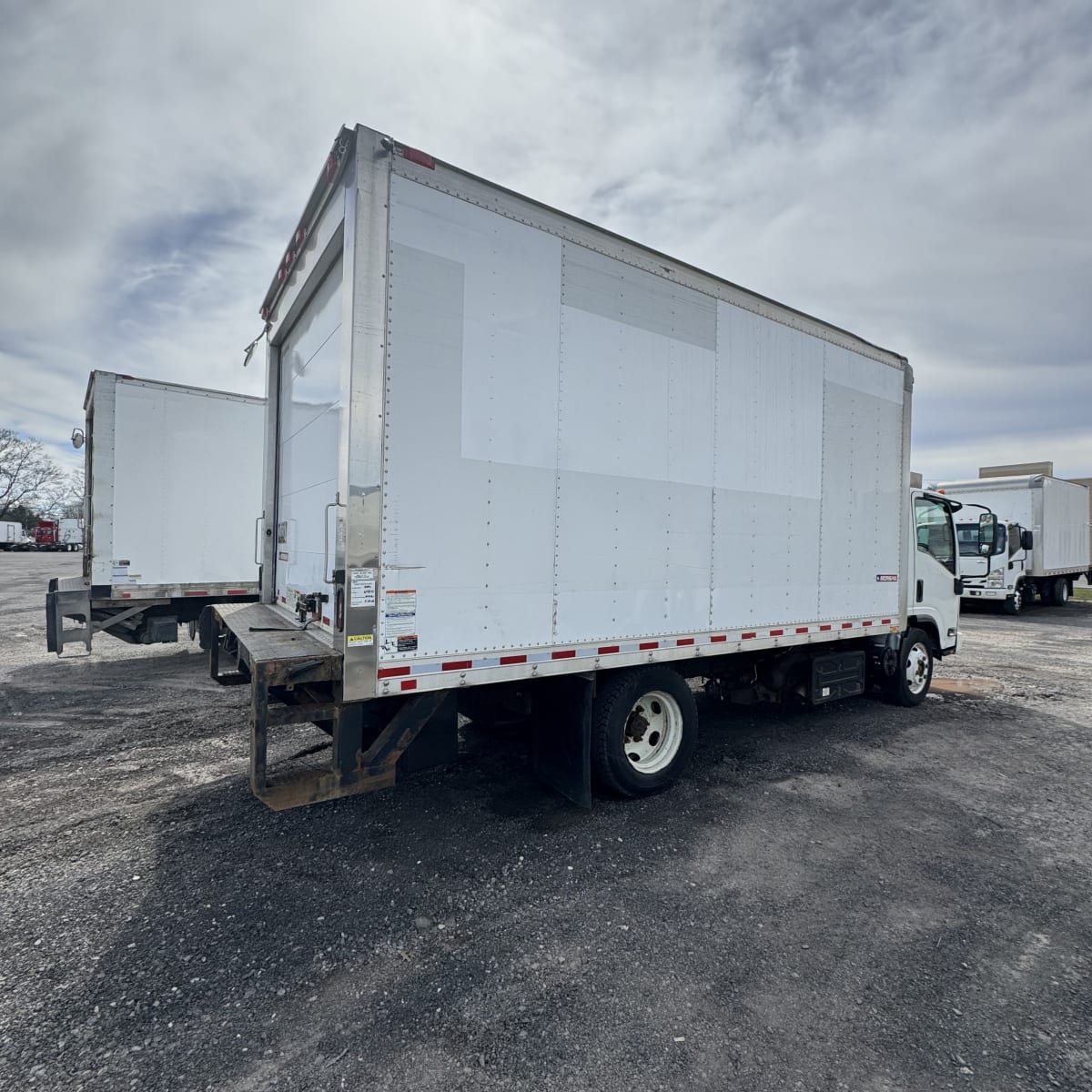 2017 Isuzu NPR 683975