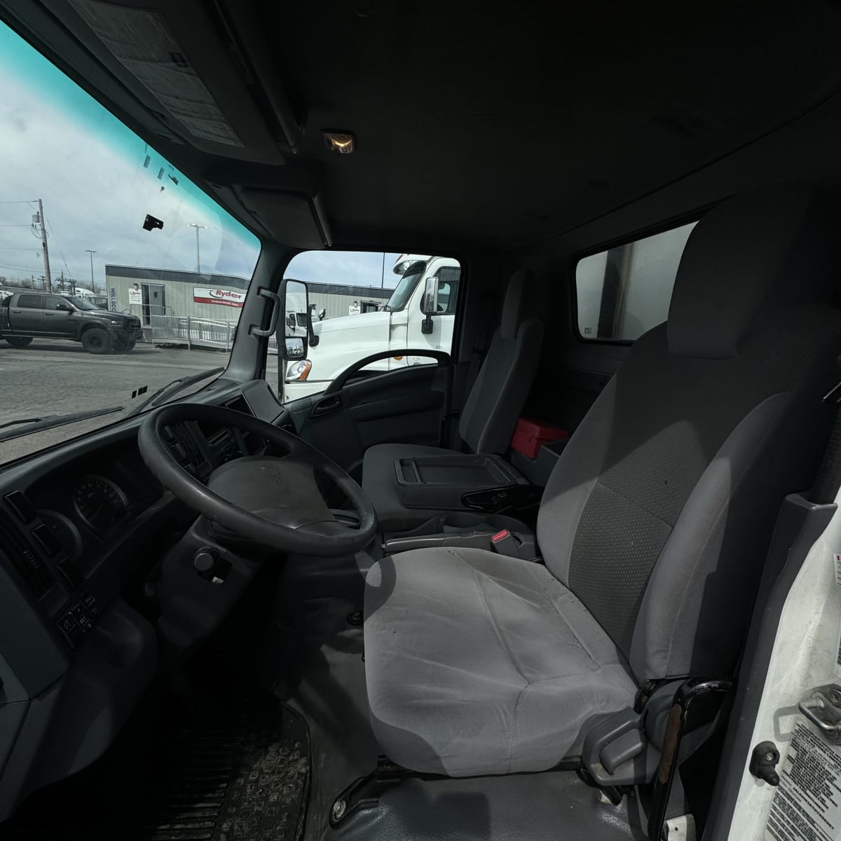 2017 Isuzu NPR 683975