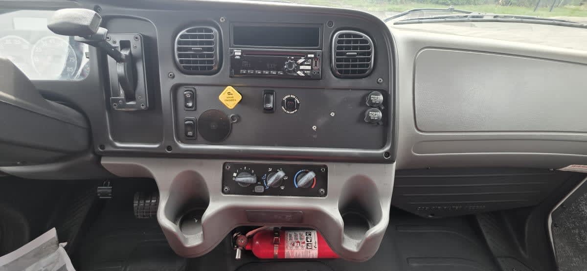 2018 Freightliner/Mercedes M2 106 684048