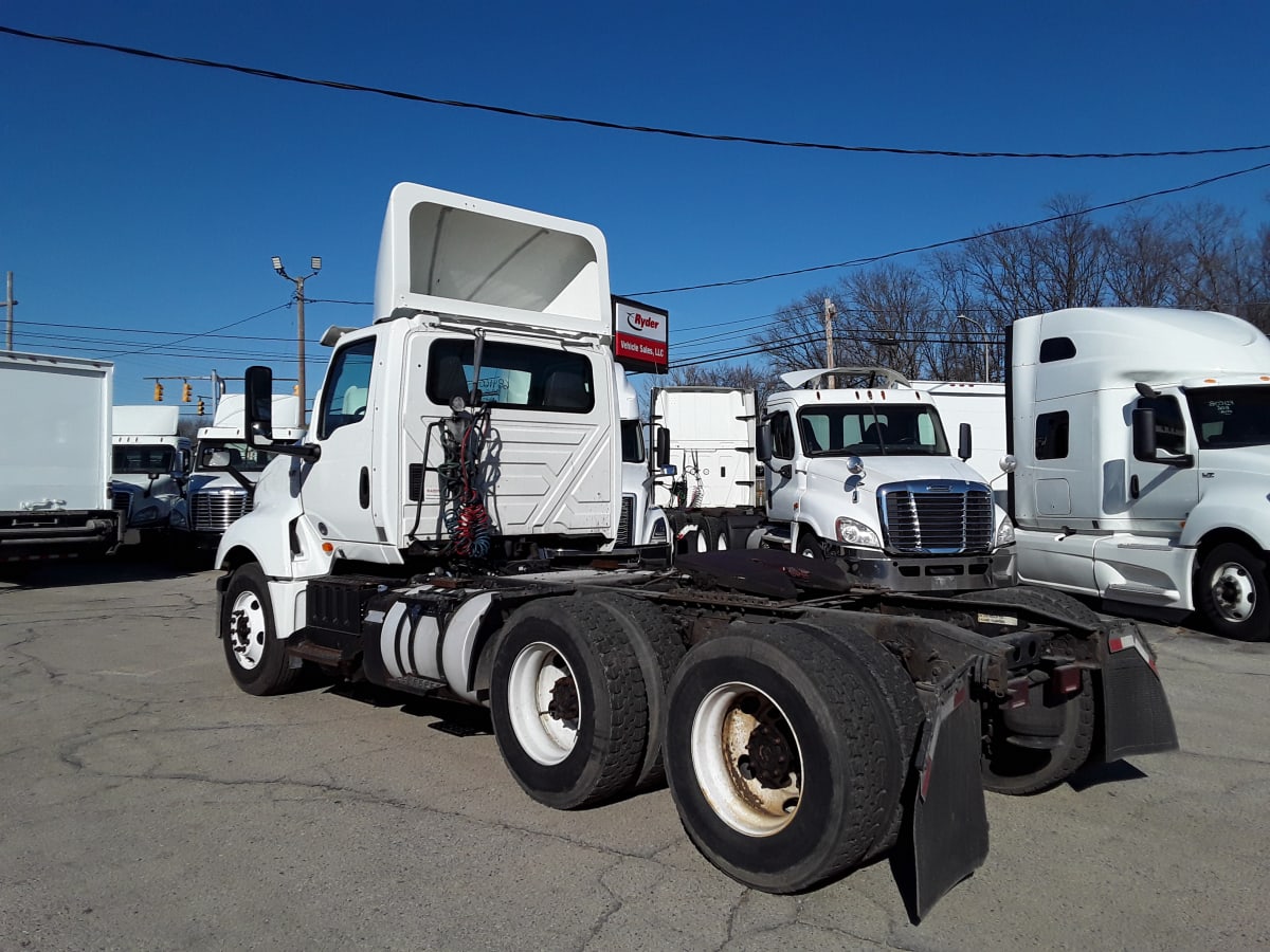 2018 Navistar International LT625 DAYCAB T/A 684160