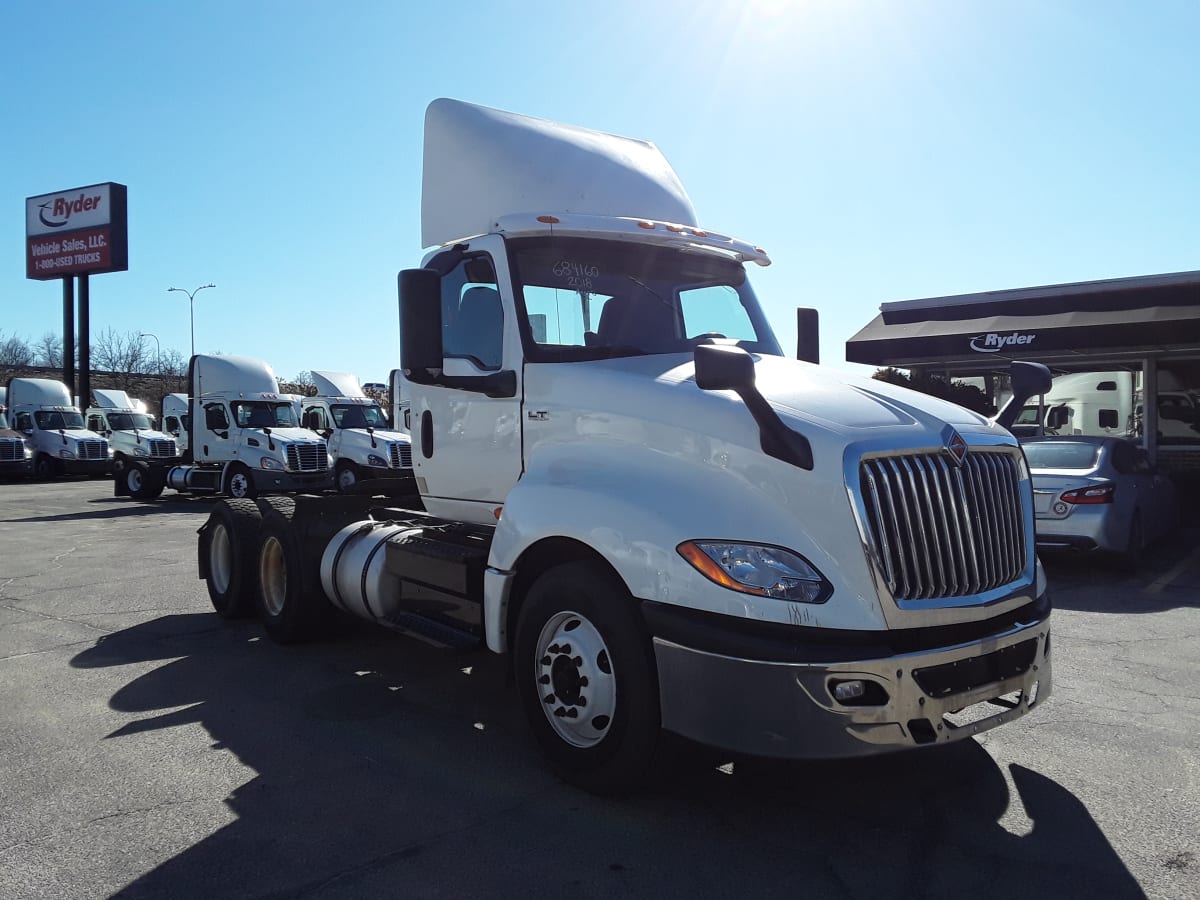 2018 Navistar International LT625 DAYCAB T/A 684160