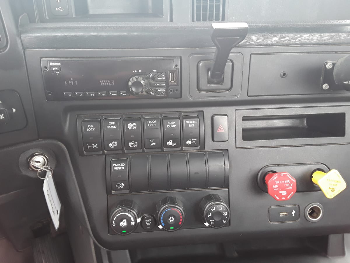 2018 Navistar International LT625 DAYCAB T/A 684166