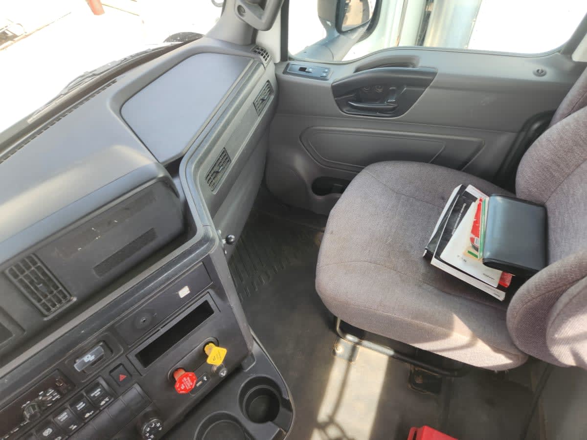 2018 Navistar International LT625 DAYCAB T/A 684173