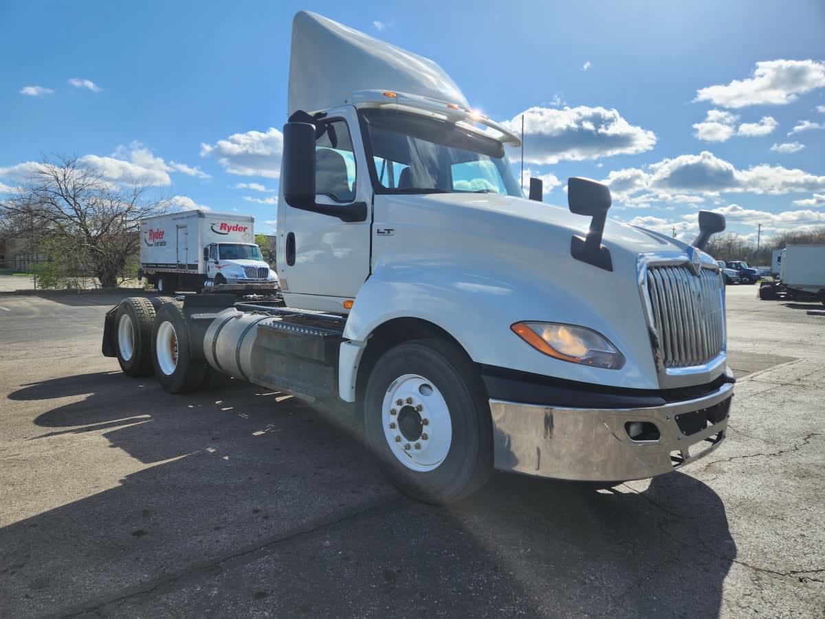 2018 Navistar International LT625 DAYCAB T/A 684173