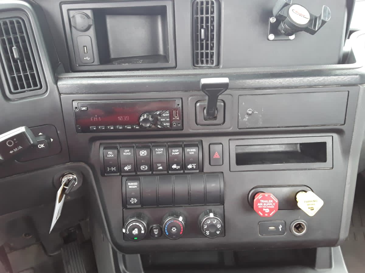 2018 Navistar International LT625 DAYCAB T/A 684183