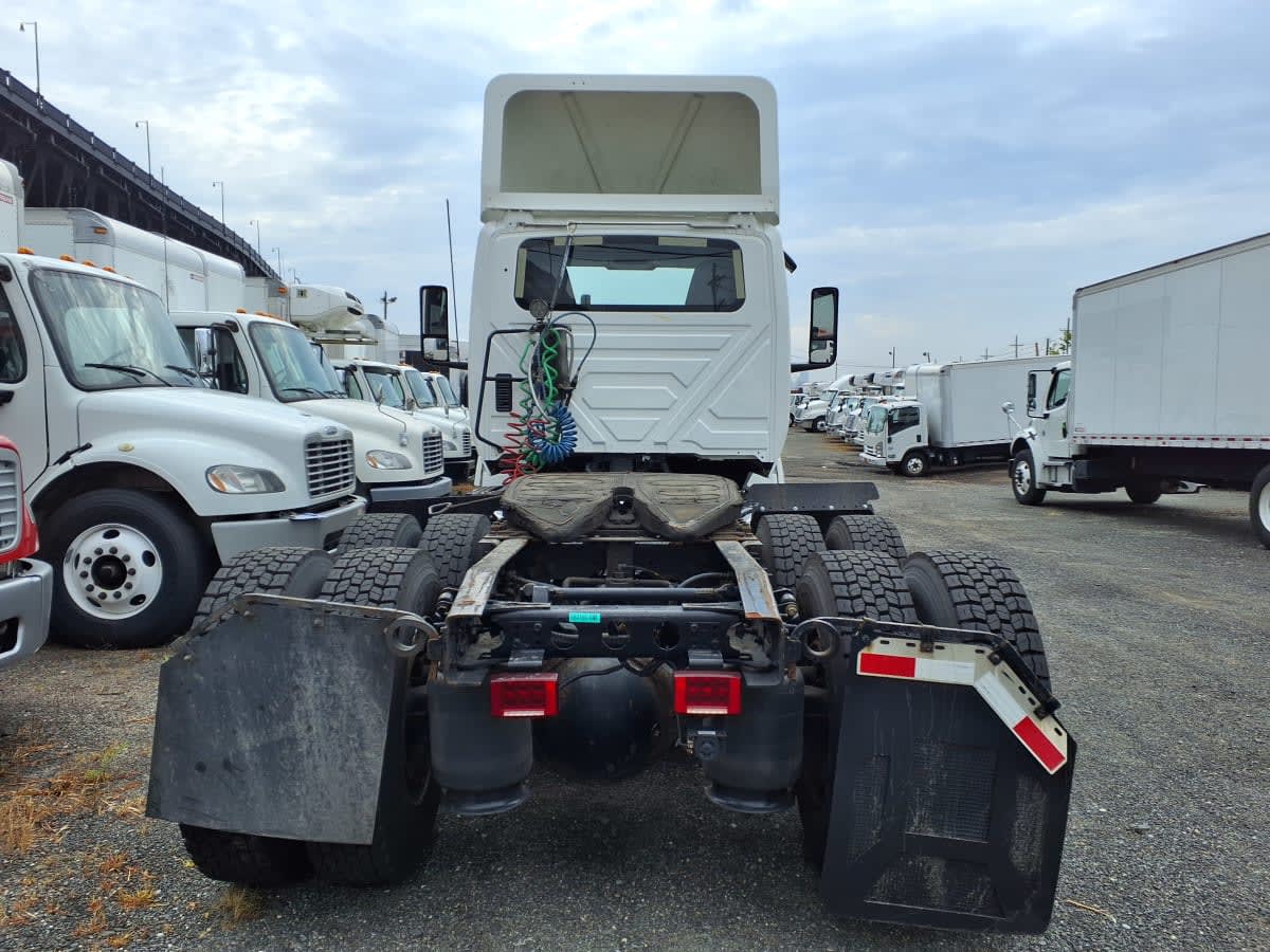 2018 International - image 6