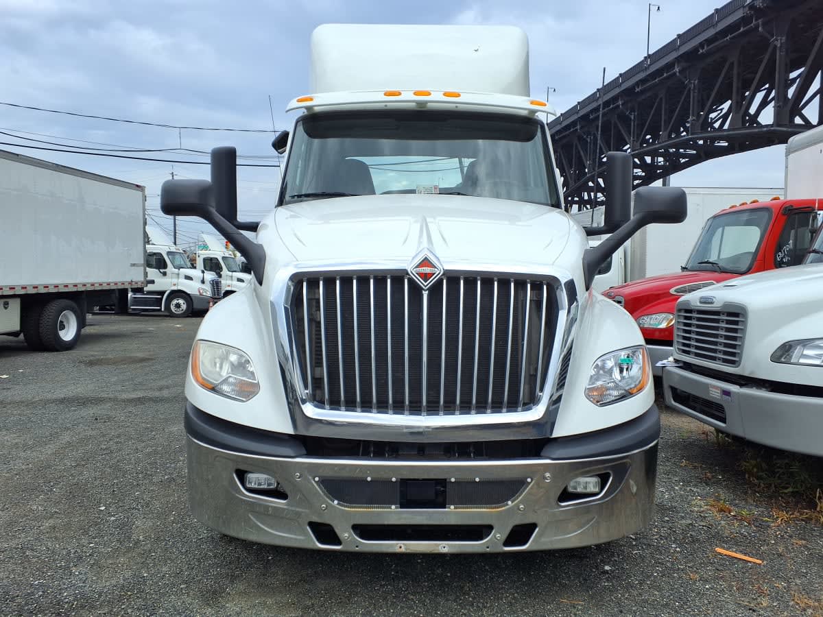 2018 International - image 2